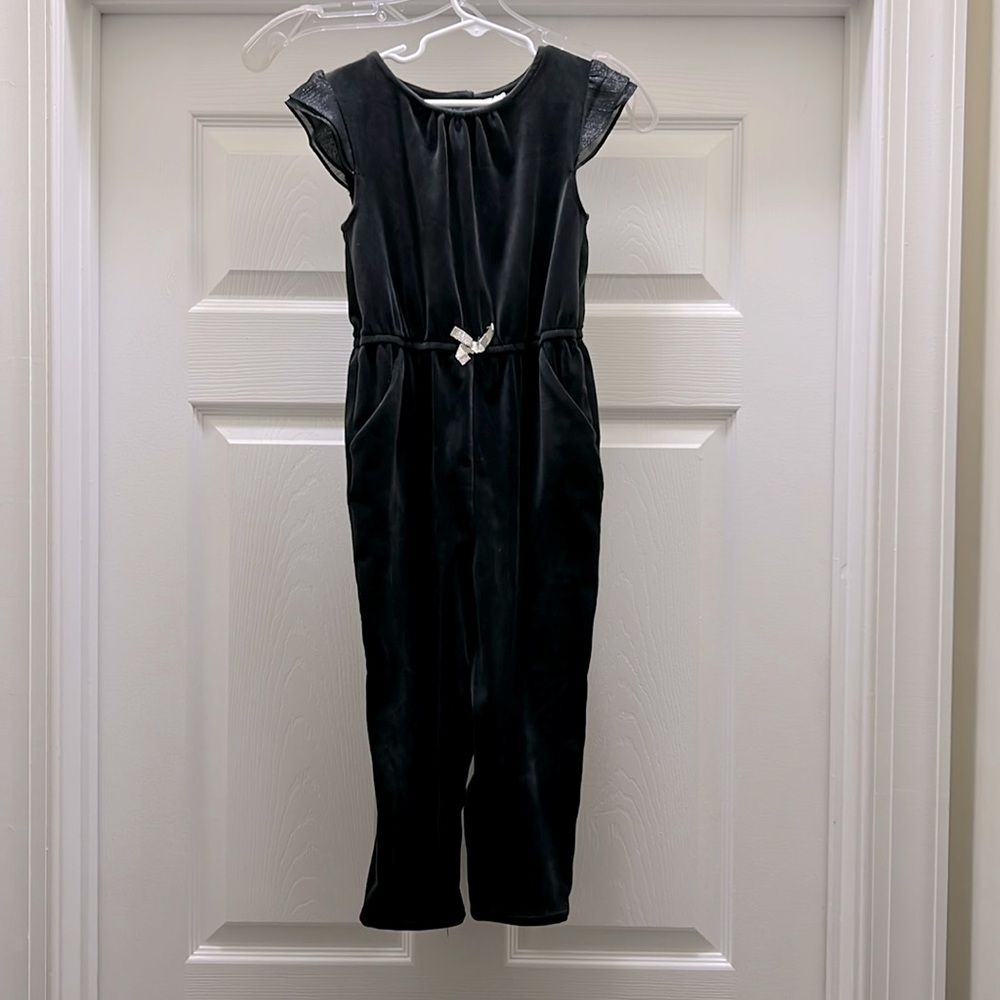 OshKosh B’gosh Velour Jumpsuit 5T - never worn